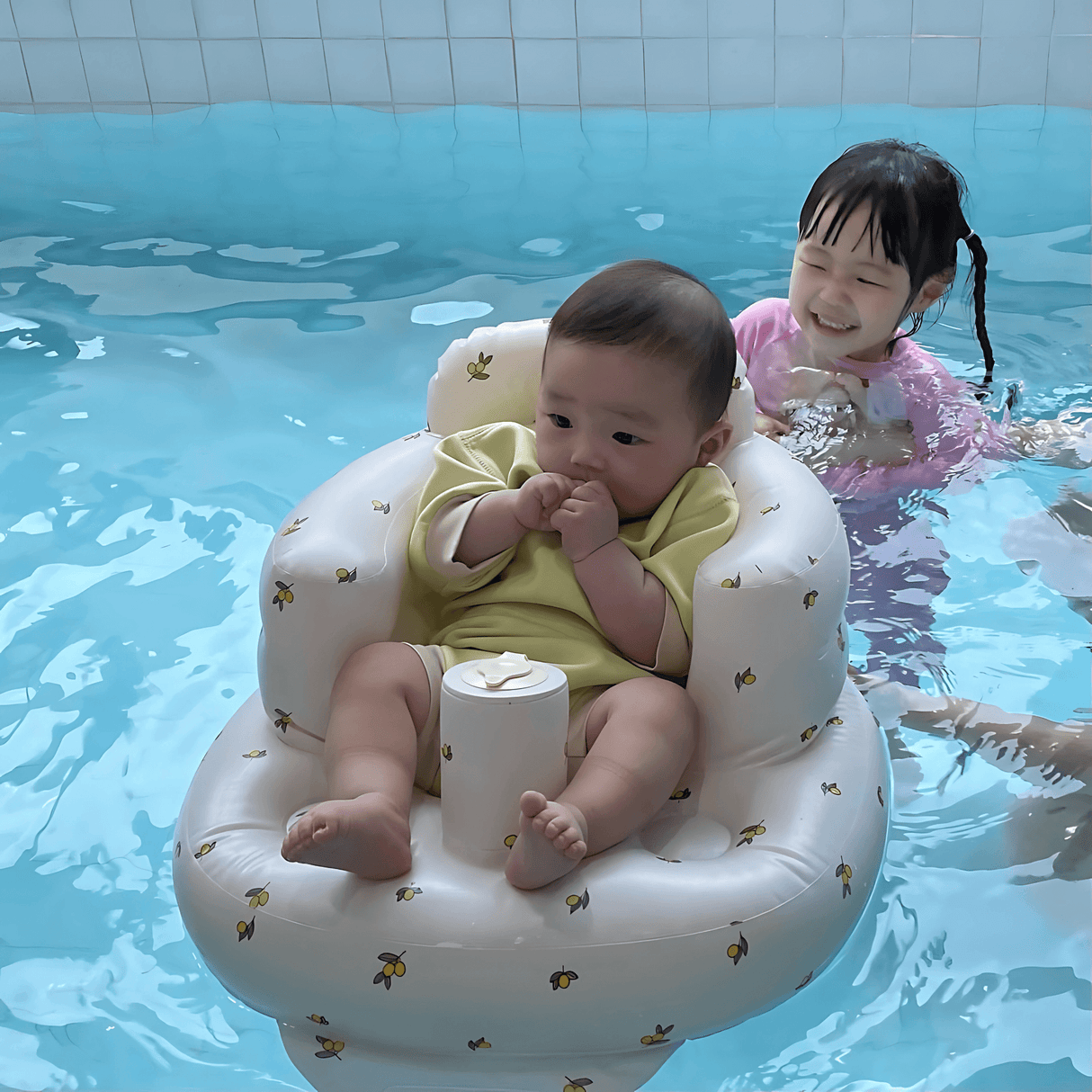 BabyNest – Ilmatäytteinen PVC-vauvatuoli ruokailua, kylpemistä ja leikkimistä varten