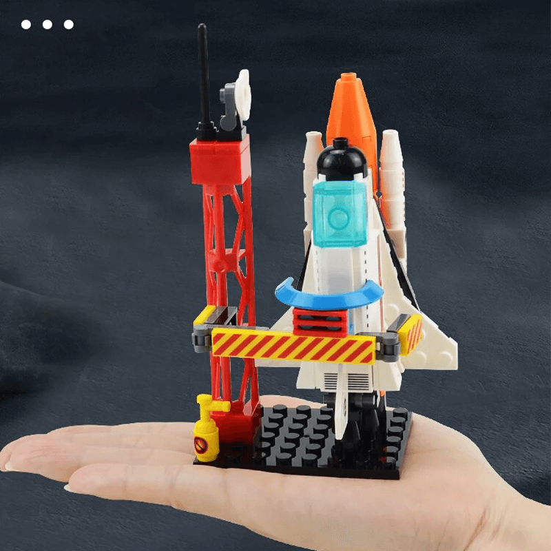 AstroPlay - Avaruusrakettisarja, Jossa on Astronauttihahmo ja Laukaisualustan Palikka Lapsille