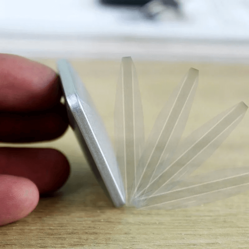 Metallikub-työpöytä Fidget – rentoutumista, keskittymistä ja nautintoa