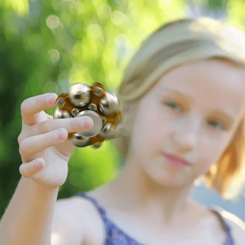 Metallinen Fidget Spinner – Stressiä lievittävä, ADHD:n ja ahdistuksen hoitoon tarkoitettu apuväline lapsille ja aikuisille