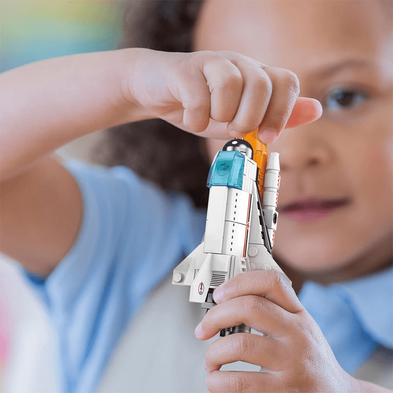 AstroPlay - Avaruusrakettisarja, Jossa on Astronauttihahmo ja Laukaisualustan Palikka Lapsille