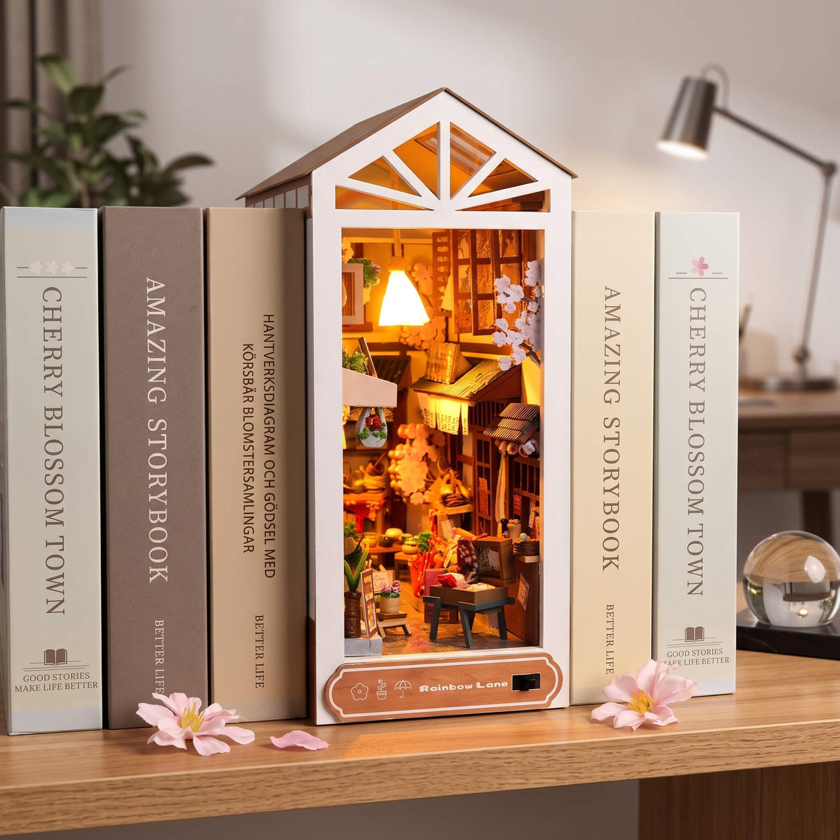 NookCraft – DIY Book Nook Byggsats i Trä – Miniatyr Bokhylla Insats med Dockskåp och LED-belysning