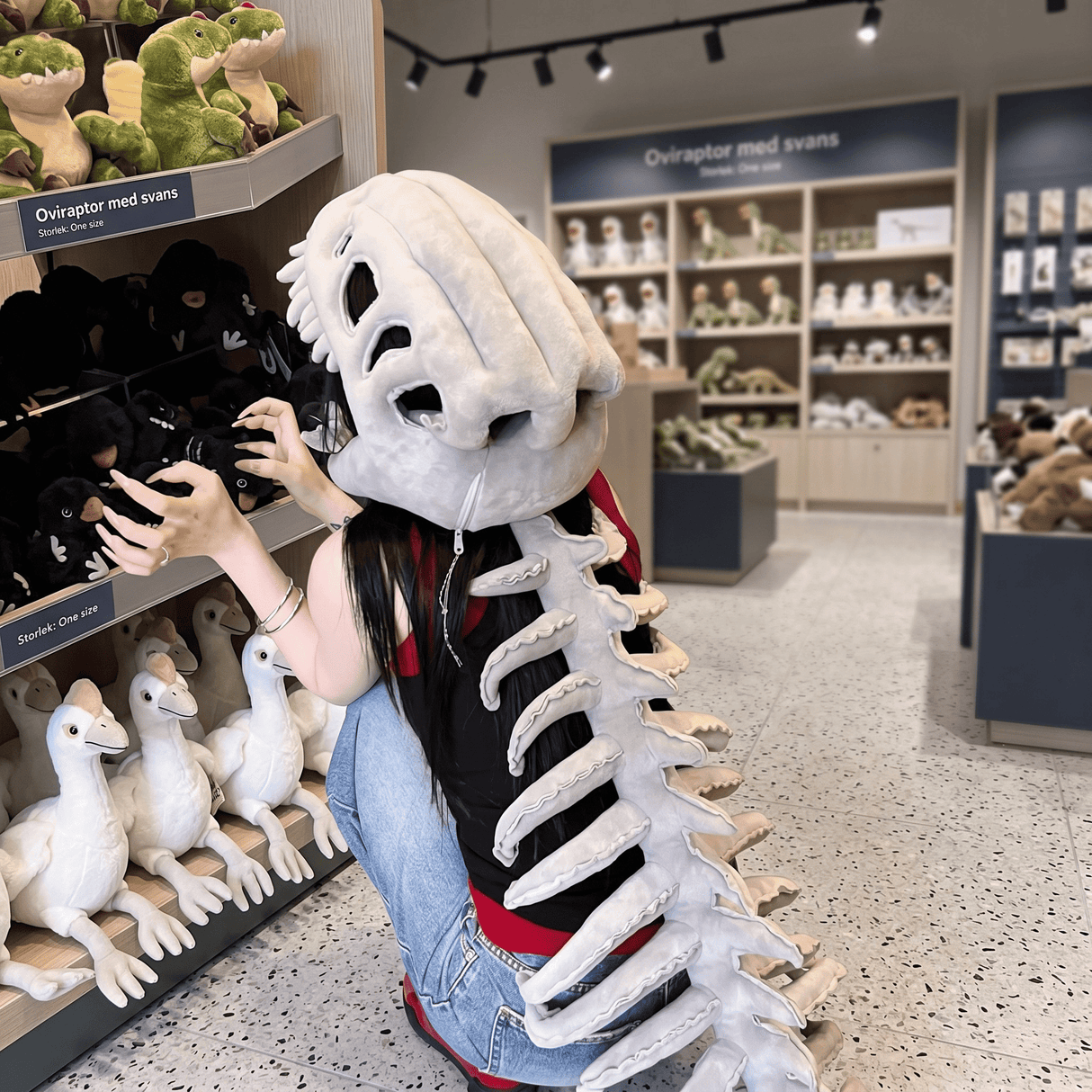 RexBone – Pehmeä pehmoleluinen dinosaurusluurankohattu lapsille ja aikuisille – Hauska ja konepestävä cosplay-asuste halloweenia, syntymäpäiviä ja teemajuhlia varten