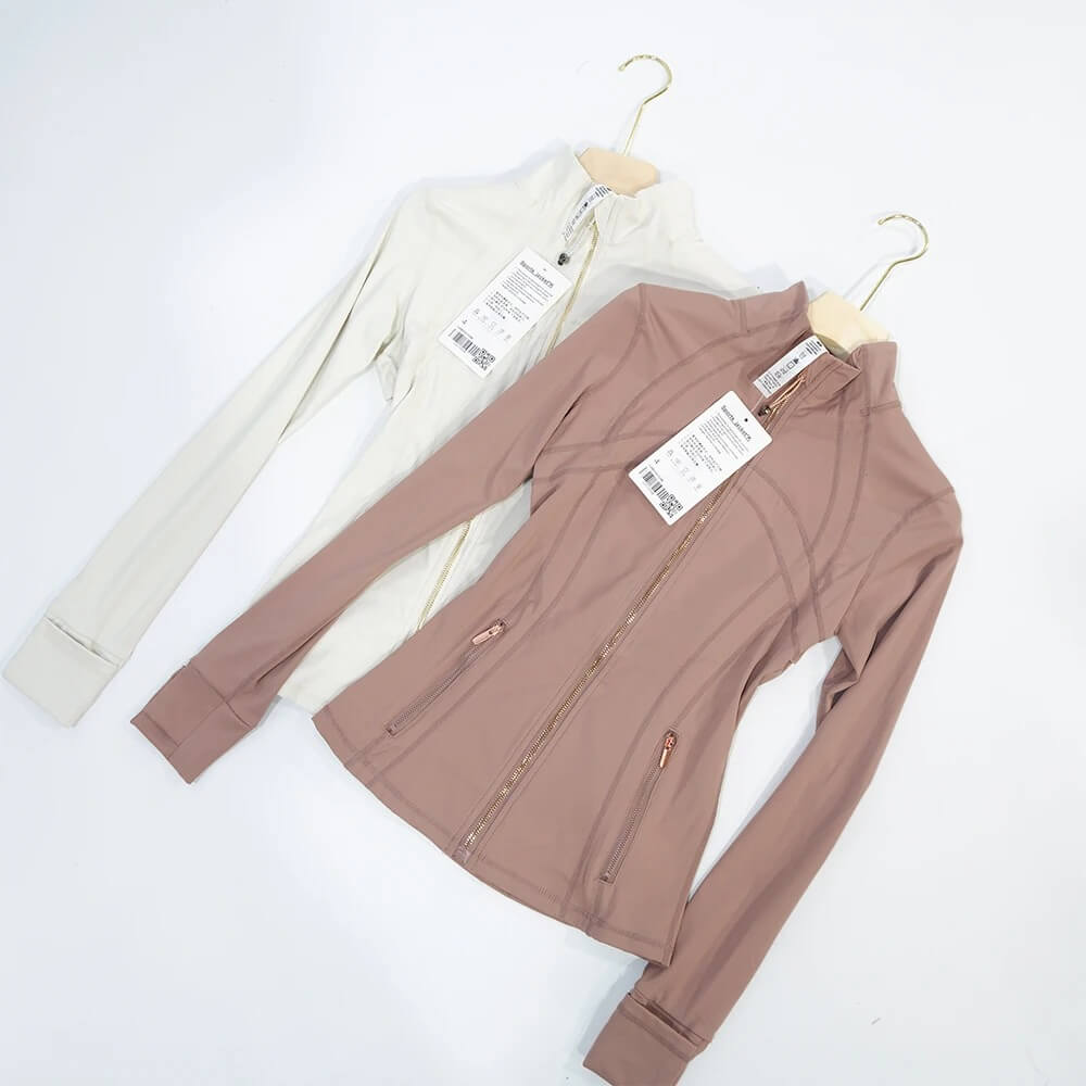 SilkMotion – Slim-fit-mallinen jooga- ja treenitakki vetoketjulla, nopeasti kuivuvalla materiaalilla ja joustavalla istuvuudella aktiiviseen arkeen