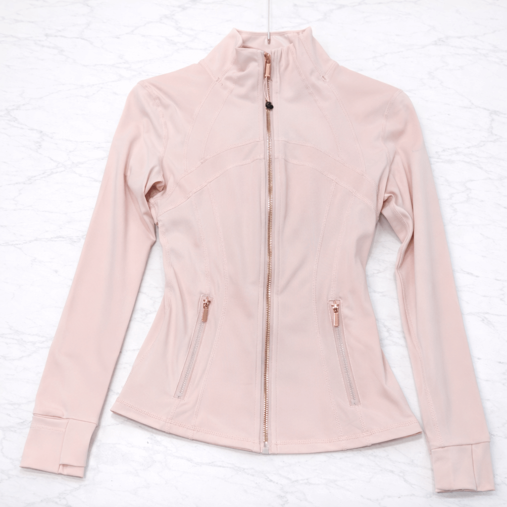 SilkMotion – Slim-fit-mallinen jooga- ja treenitakki vetoketjulla, nopeasti kuivuvalla materiaalilla ja joustavalla istuvuudella aktiiviseen arkeen