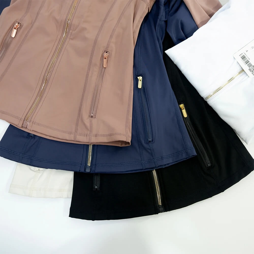 SilkMotion – Slim-fit-mallinen jooga- ja treenitakki vetoketjulla, nopeasti kuivuvalla materiaalilla ja joustavalla istuvuudella aktiiviseen arkeen