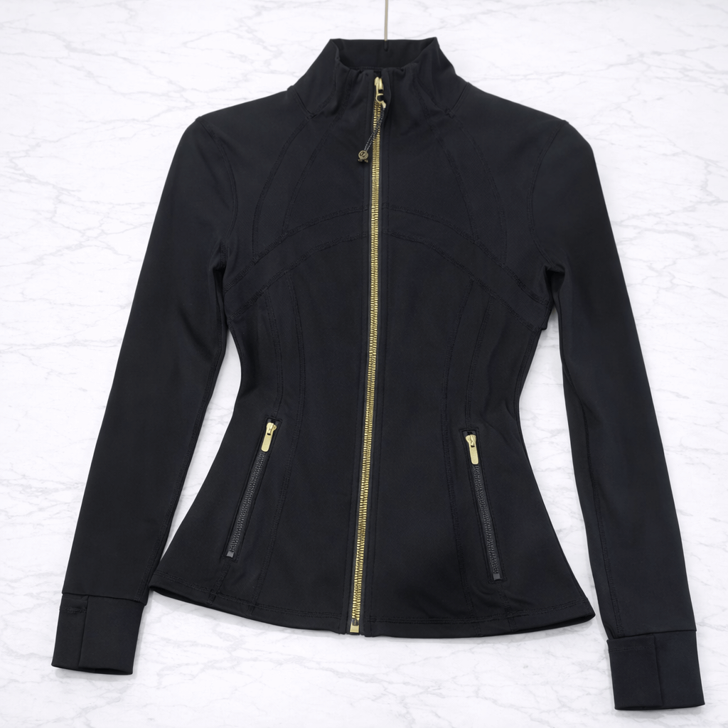 SilkMotion – Slim-fit-mallinen jooga- ja treenitakki vetoketjulla, nopeasti kuivuvalla materiaalilla ja joustavalla istuvuudella aktiiviseen arkeen