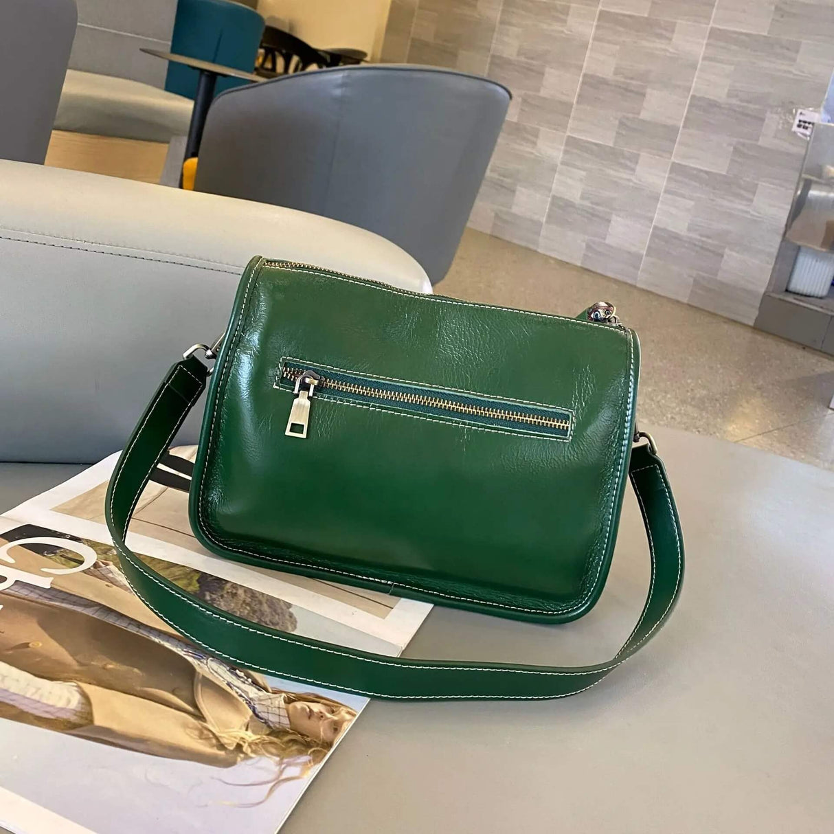 Luxury Leather Bag - Tilava ja tyylikäs käsilaukku aitoa nahkaa.