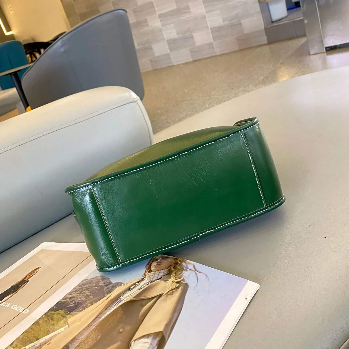 Luxury Leather Bag - Tilava ja tyylikäs käsilaukku aitoa nahkaa.