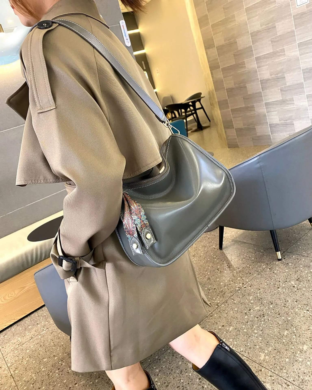 Luxury Leather Bag - Tilava ja tyylikäs käsilaukku aitoa nahkaa.