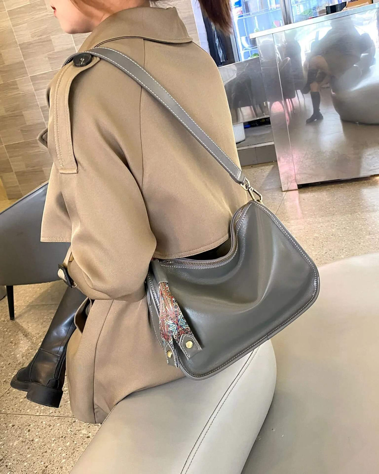 Luxury Leather Bag - Tilava ja tyylikäs käsilaukku aitoa nahkaa.