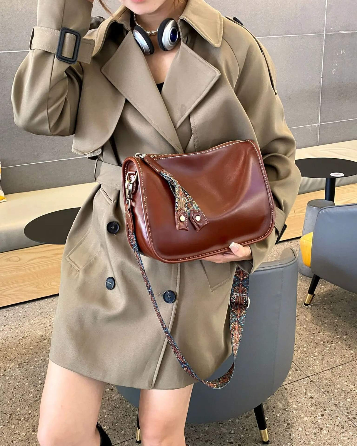 Luxury Leather Bag - Tilava ja tyylikäs käsilaukku aitoa nahkaa.