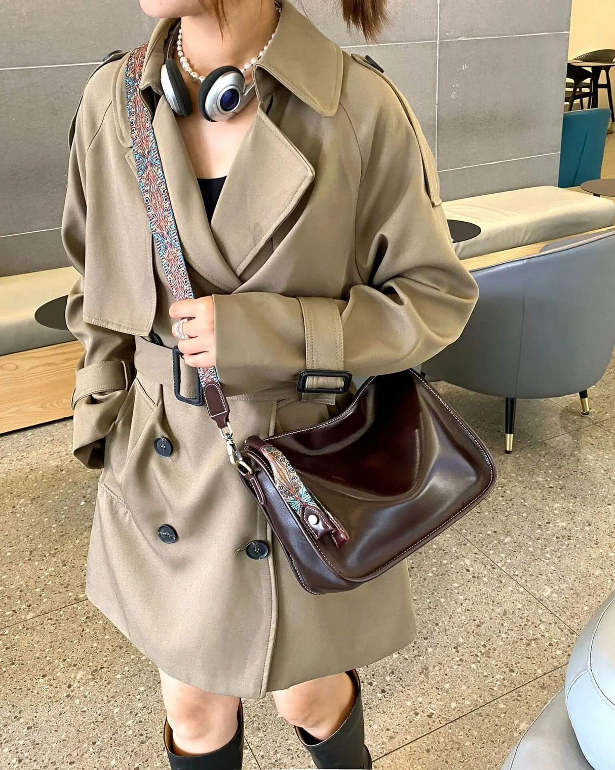 Luxury Leather Bag - Tilava ja tyylikäs käsilaukku aitoa nahkaa.