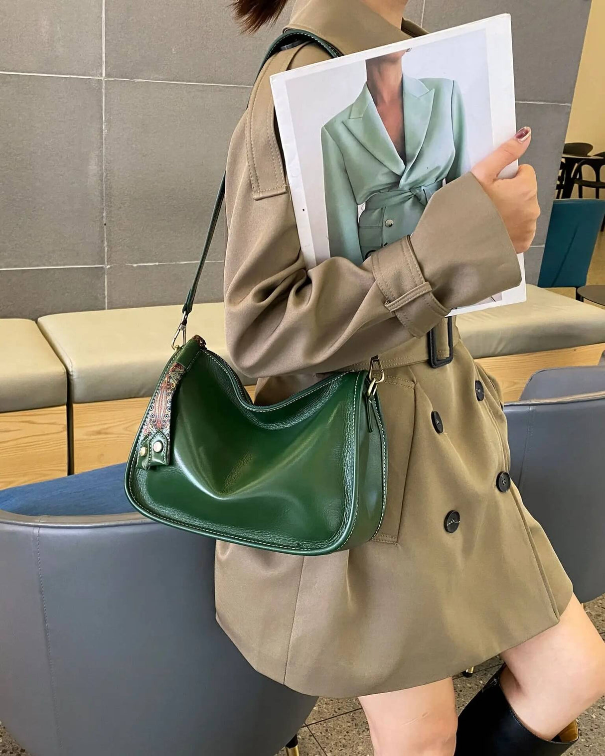 Luxury Leather Bag - Tilava ja tyylikäs käsilaukku aitoa nahkaa.