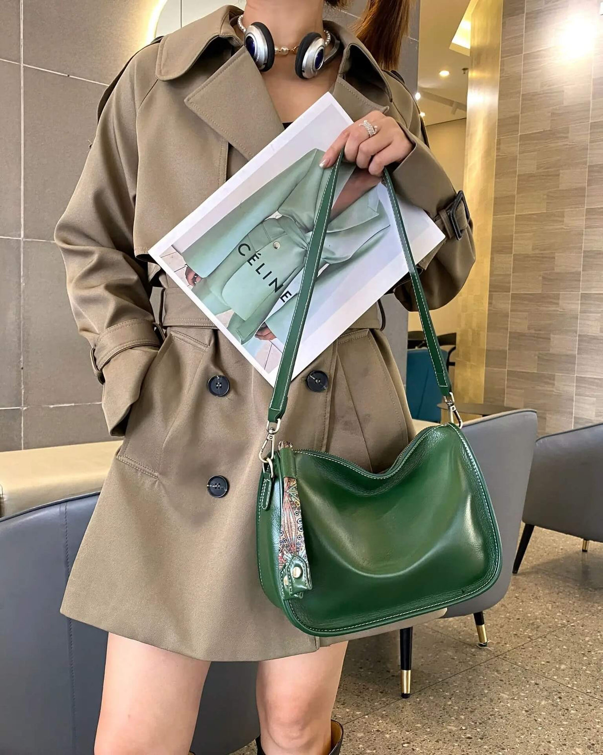 Luxury Leather Bag - Tilava ja tyylikäs käsilaukku aitoa nahkaa.