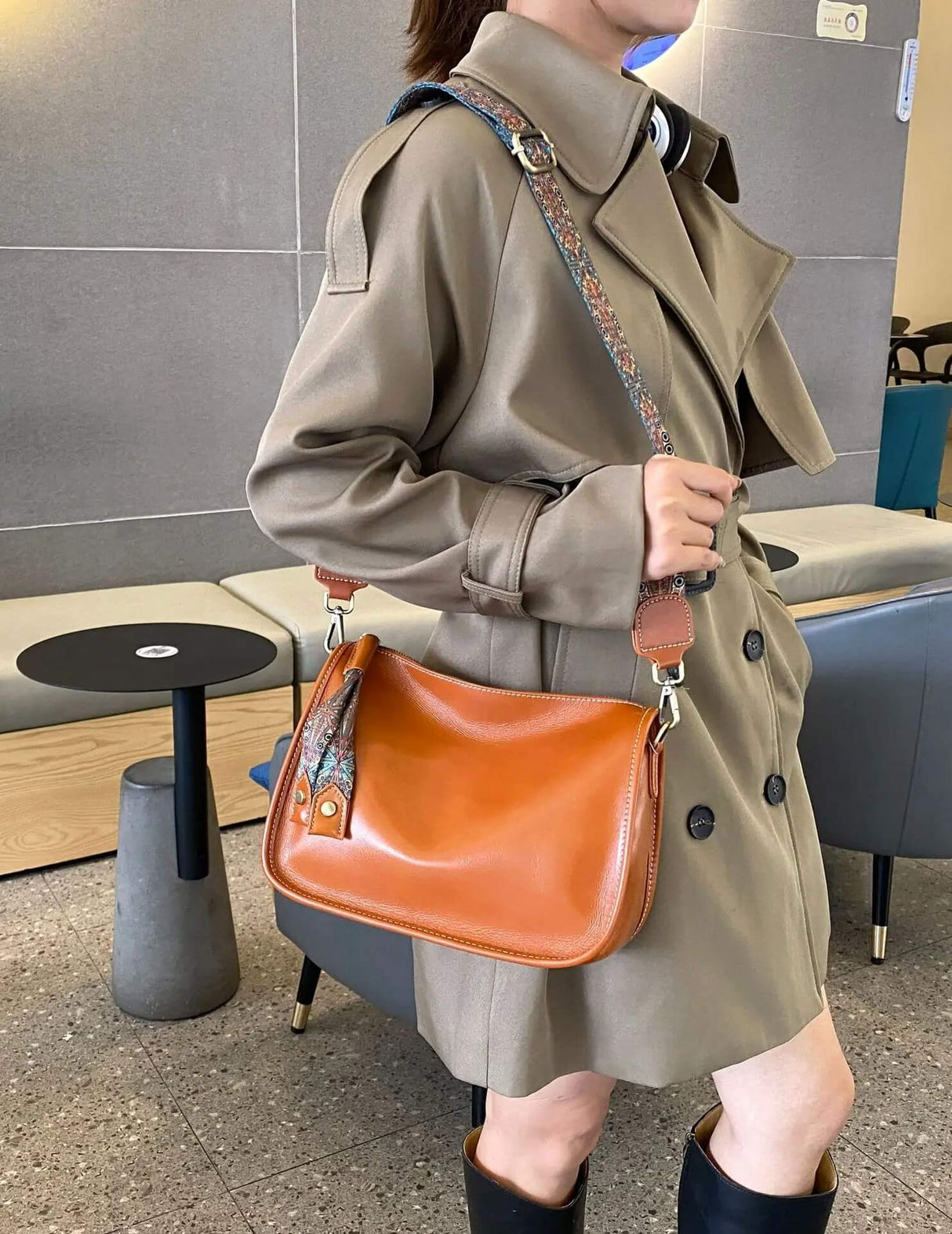 Luxury Leather Bag - Tilava ja tyylikäs käsilaukku aitoa nahkaa.