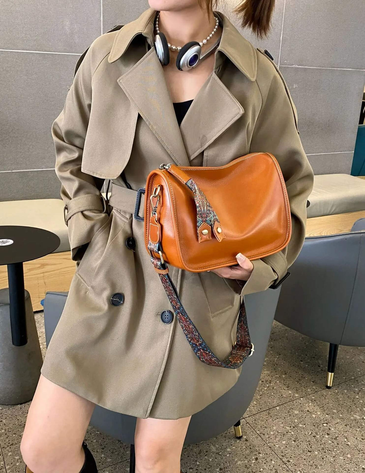 Luxury Leather Bag - Tilava ja tyylikäs käsilaukku aitoa nahkaa.