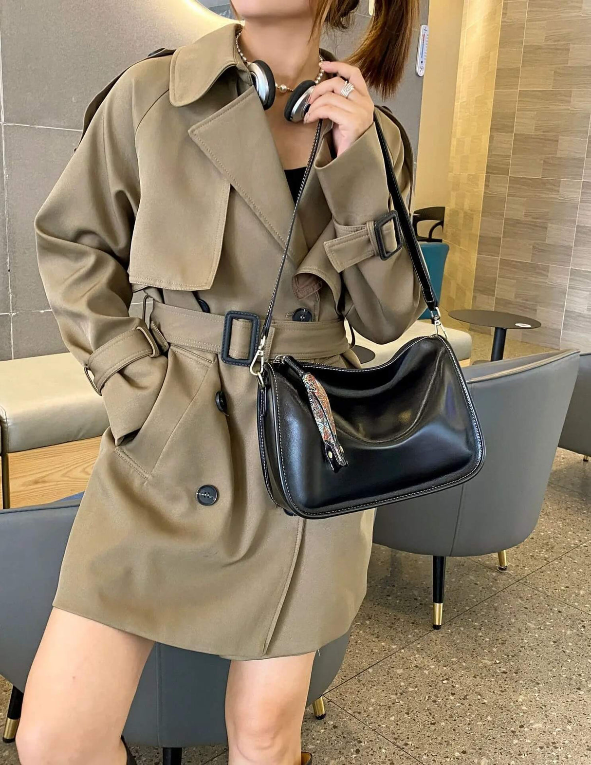 Luxury Leather Bag - Tilava ja tyylikäs käsilaukku aitoa nahkaa.