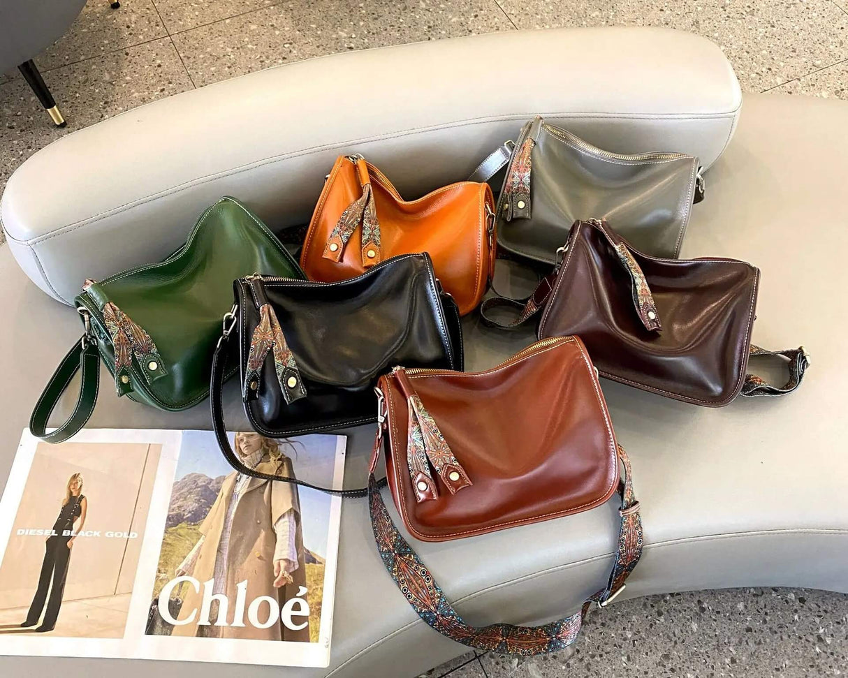 Luxury Leather Bag - Tilava ja tyylikäs käsilaukku aitoa nahkaa.