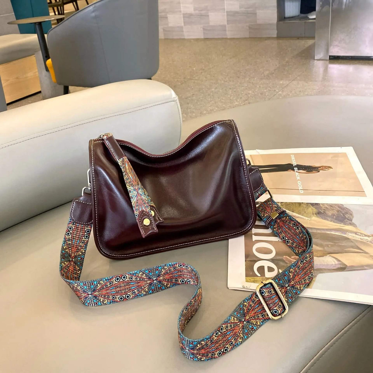 Luxury Leather Bag - Tilava ja tyylikäs käsilaukku aitoa nahkaa.