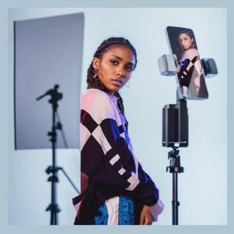 AiveloTrack - AI 360° Face Tracking Mobile Holder | Hands Free Recording for Vlogs, Live Broadcasts & Video Calls (Vlogit, suorat lähetykset ja videopuhelut)