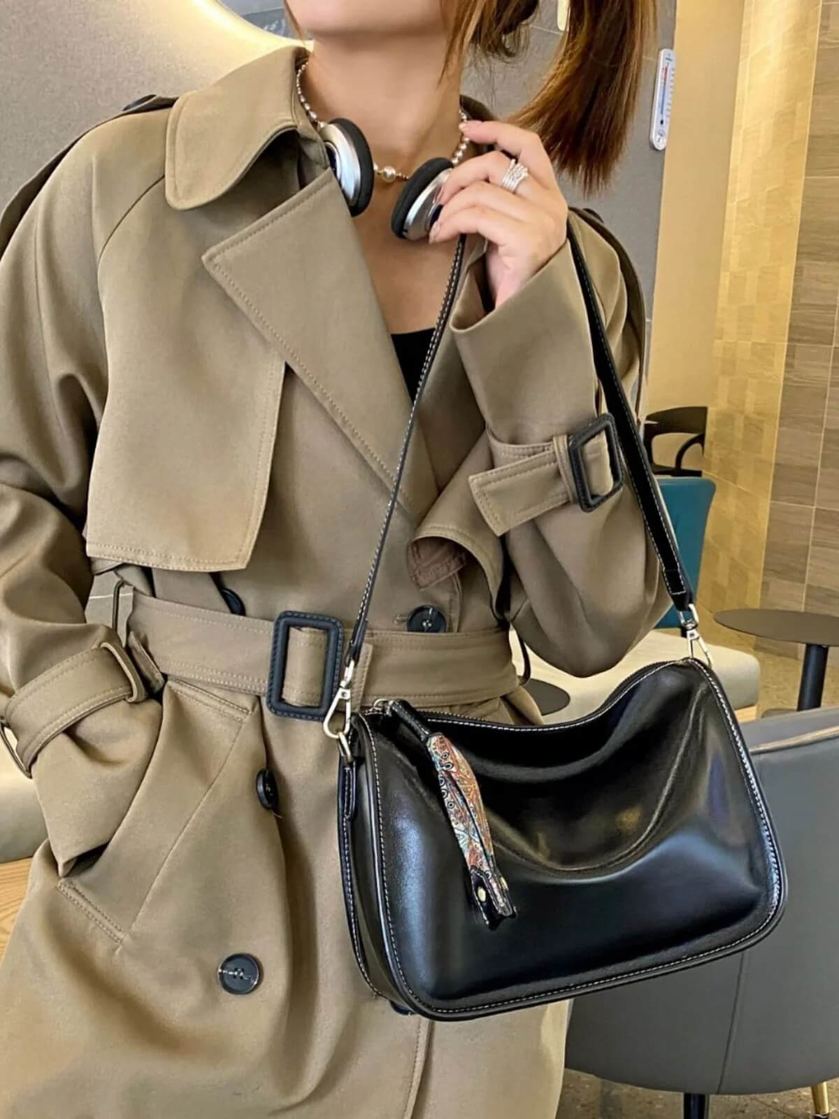 Luxury Leather Bag - Tilava ja tyylikäs käsilaukku aitoa nahkaa.