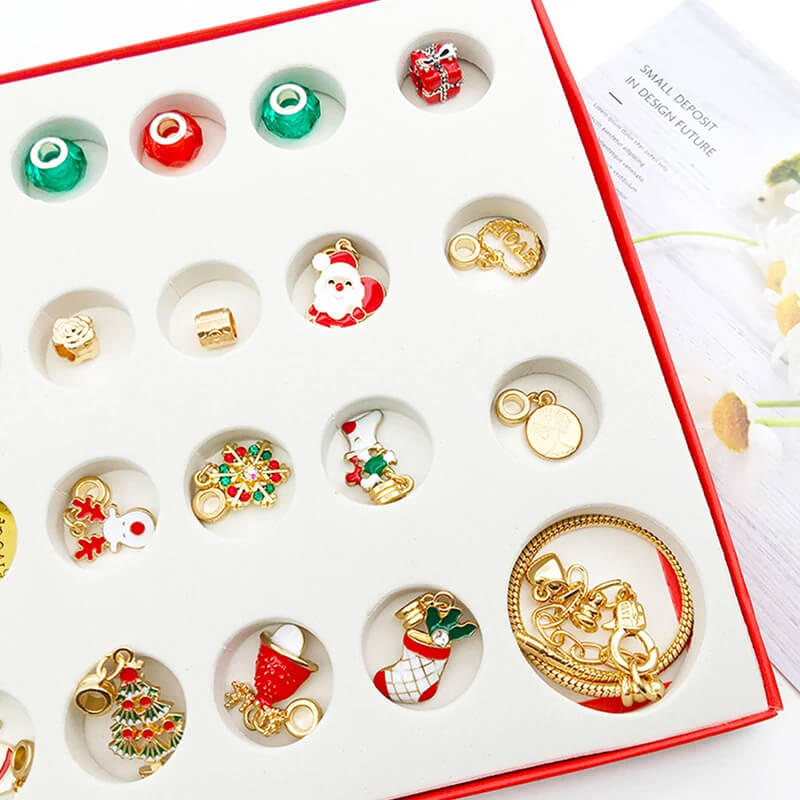 Ylellinen korujen adventtikalenteri lapsille - 24 laatikkoa rannekoruja ja hurmaa DIY joulukoruja varten