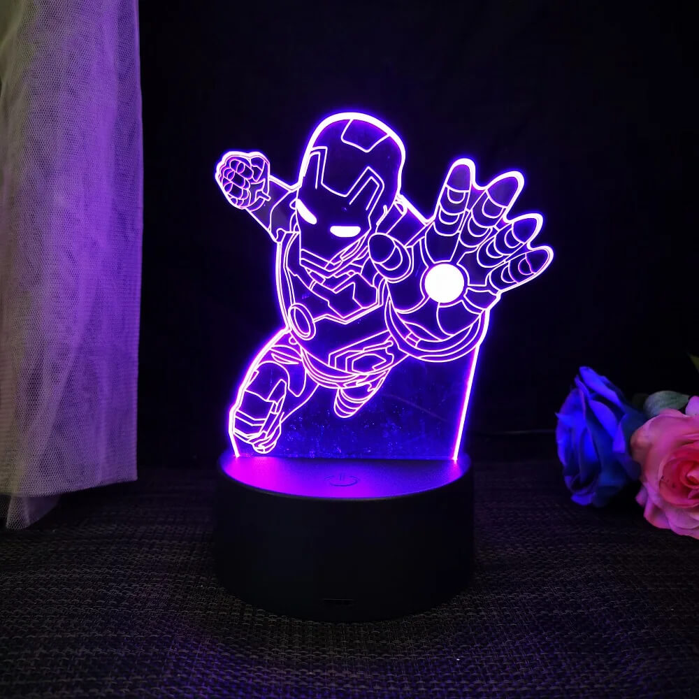 3D Superhero LED-yövalo kaukosäätimellä | 16 väriä ja kosketus - USB- ja paristokäyttöinen akryylilamppu lapsille ja pelihuoneeseen.