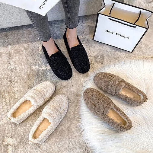 Ylelliset naisten mokkasiinit lampaanvillasta - liukumaton kumipohja ja äärimmäinen mukavuus