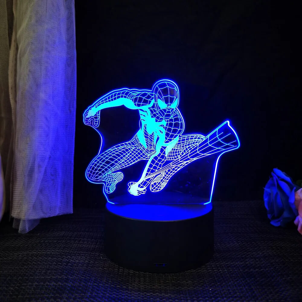 3D Superhero LED-yövalo kaukosäätimellä | 16 väriä ja kosketus - USB- ja paristokäyttöinen akryylilamppu lapsille ja pelihuoneeseen.