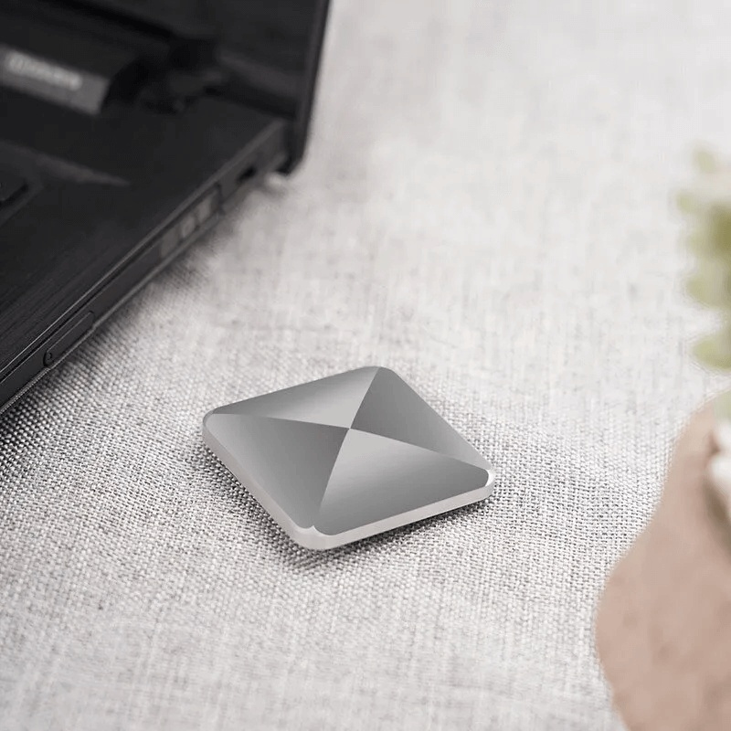 Metallikub-työpöytä Fidget – rentoutumista, keskittymistä ja nautintoa