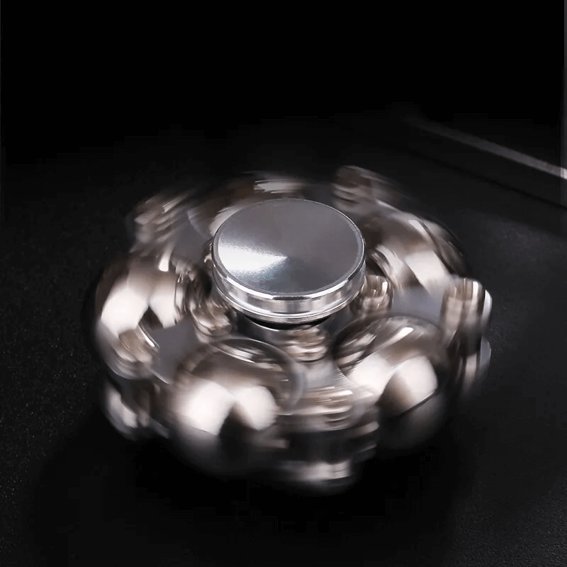 Metallinen Fidget Spinner – Stressiä lievittävä, ADHD:n ja ahdistuksen hoitoon tarkoitettu apuväline lapsille ja aikuisille