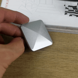 Metallikub-työpöytä Fidget – rentoutumista, keskittymistä ja nautintoa