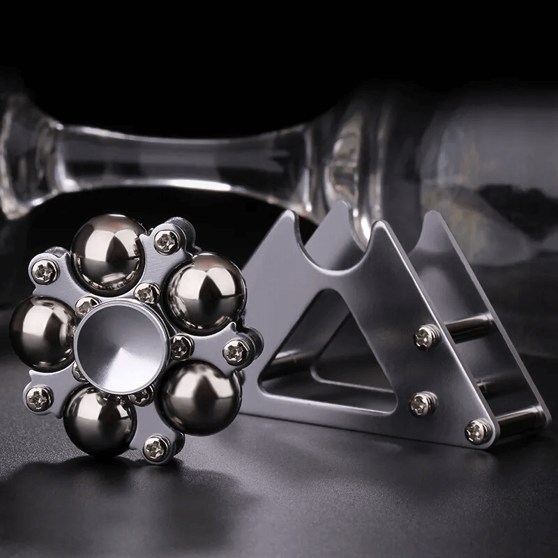 Metallinen Fidget Spinner – Stressiä lievittävä, ADHD:n ja ahdistuksen hoitoon tarkoitettu apuväline lapsille ja aikuisille