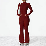 AeroFlare – Nopeasti kuivuva naisten treenisetti, jossa on kapea takki ja levenevät trikoot joogaan, treenaamiseen ja jokapäiväiseen käyttöön