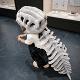 RexBone – Pehmeä pehmoleluinen dinosaurusluurankohattu lapsille ja aikuisille – Hauska ja konepestävä cosplay-asuste halloweenia, syntymäpäiviä ja teemajuhlia varten
