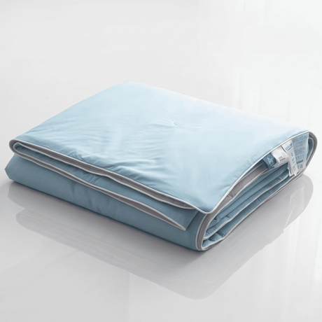 SIXTEN – Kylande Sval Täcke i 100% Polyester med Q-max 0,44 – Twin eller Queen