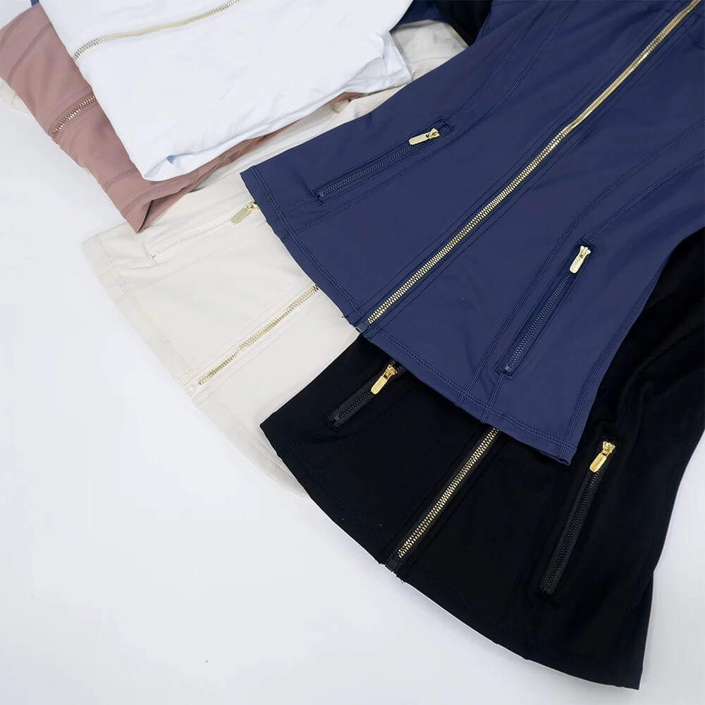 SilkMotion – Slim-fit-mallinen jooga- ja treenitakki vetoketjulla, nopeasti kuivuvalla materiaalilla ja joustavalla istuvuudella aktiiviseen arkeen