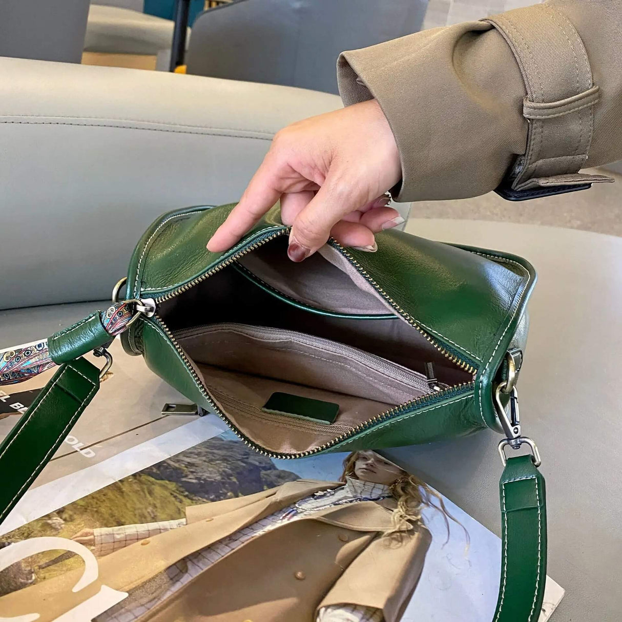 Luxury Leather Bag - Tilava ja tyylikäs käsilaukku aitoa nahkaa.
