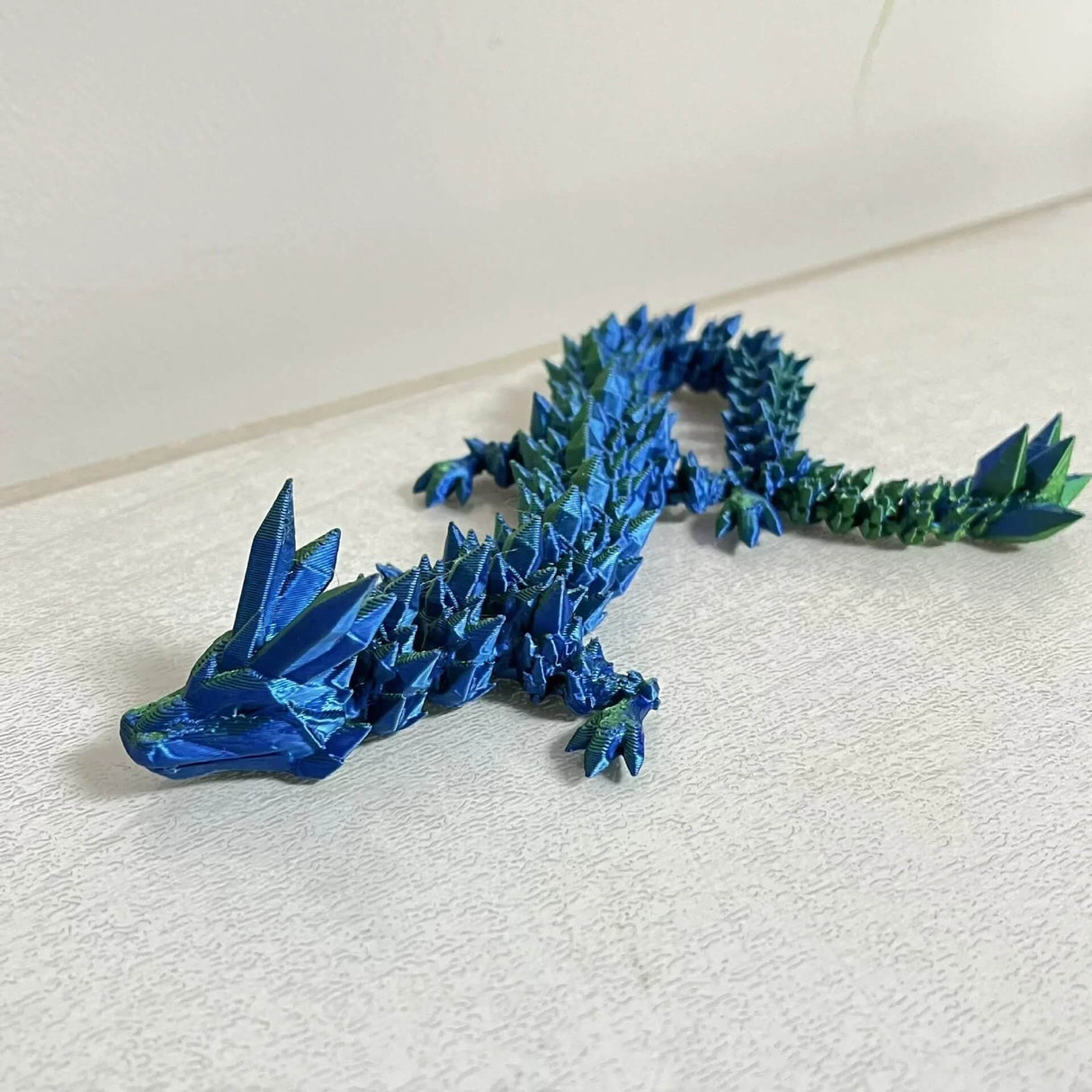 DragonMorph - 3D-tulostettu liikkuva lohikäärmeen malli koristeluun ja fantasiaan