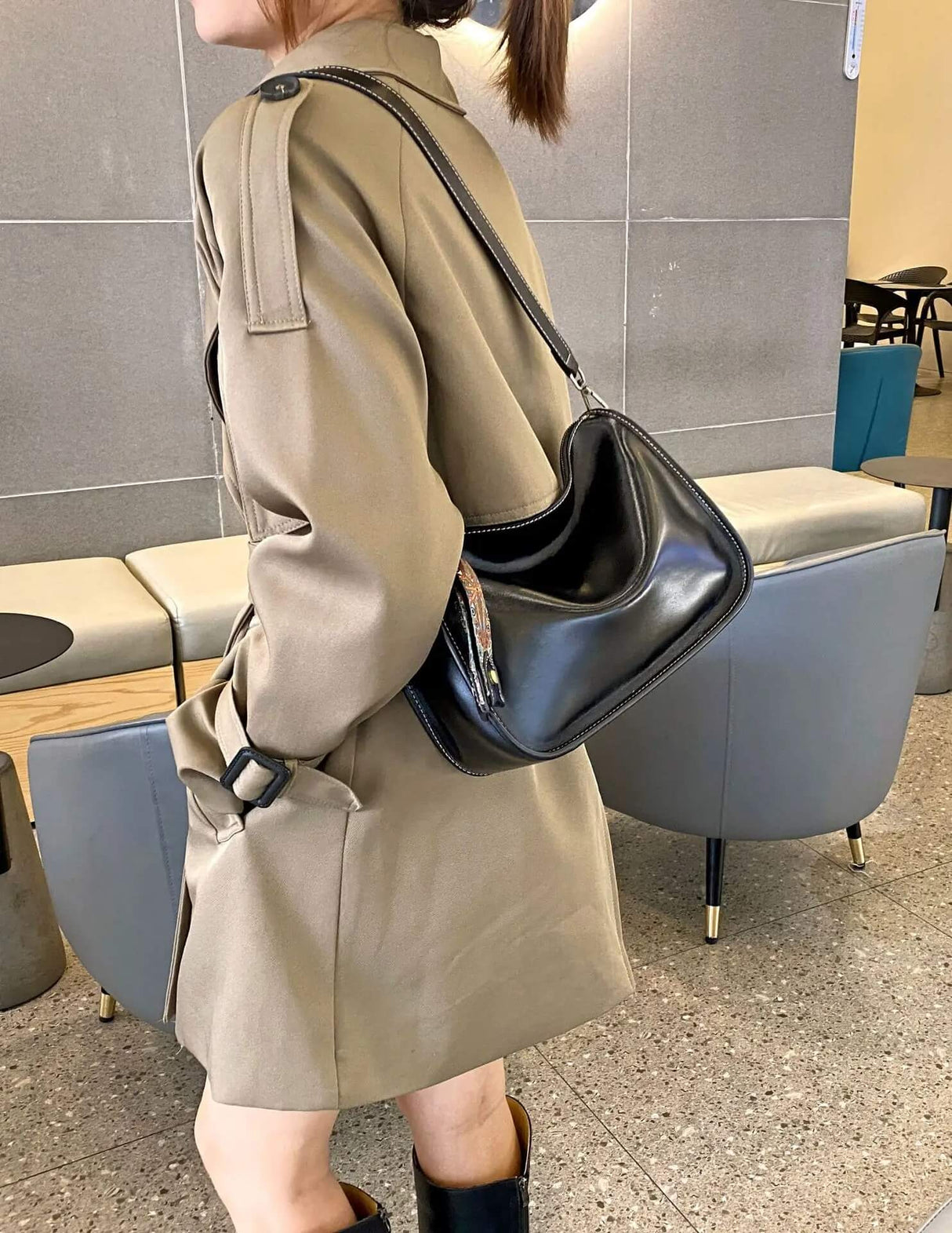 Luxury Leather Bag - Tilava ja tyylikäs käsilaukku aitoa nahkaa.