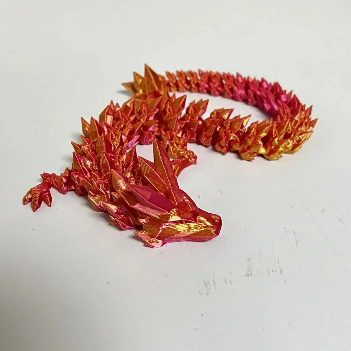 DragonMorph - 3D-tulostettu liikkuva lohikäärmeen malli koristeluun ja fantasiaan