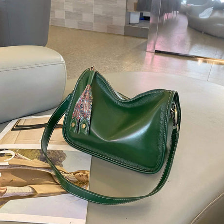 Luxury Leather Bag - Tilava ja tyylikäs käsilaukku aitoa nahkaa.