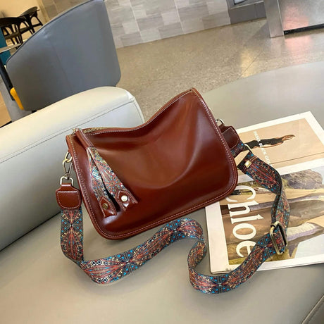 Luxury Leather Bag - Tilava ja tyylikäs käsilaukku aitoa nahkaa.