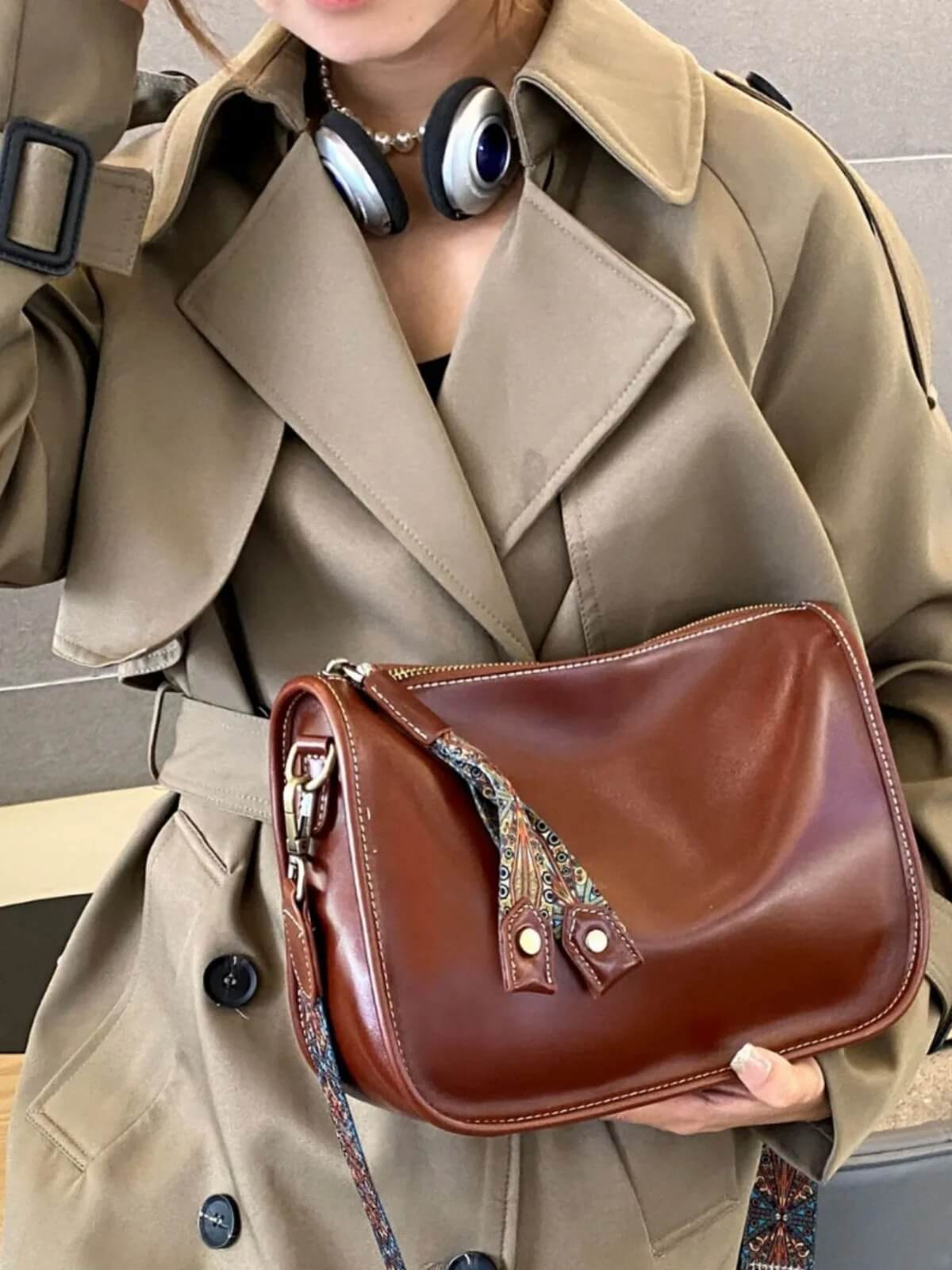 Luxury Leather Bag - Tilava ja tyylikäs käsilaukku aitoa nahkaa.