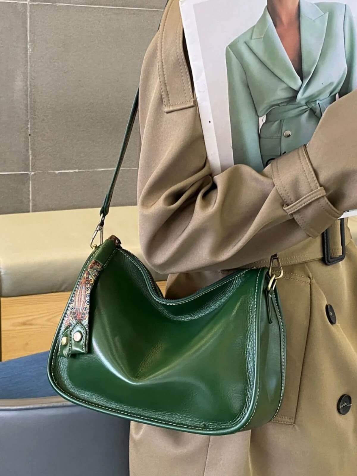 Luxury Leather Bag - Tilava ja tyylikäs käsilaukku aitoa nahkaa.