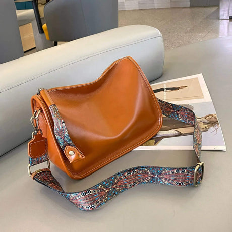 Luxury Leather Bag - Tilava ja tyylikäs käsilaukku aitoa nahkaa.